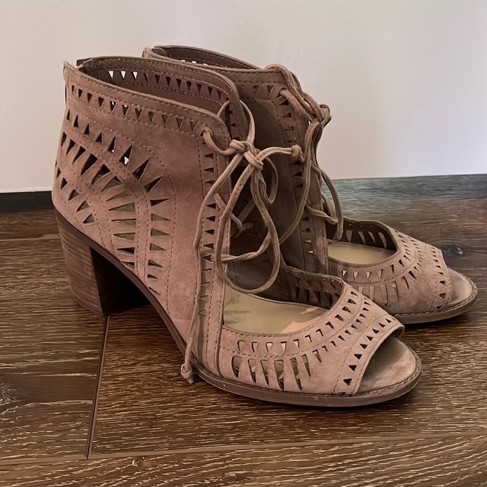 Vince Camuto Tarita booties 🤎